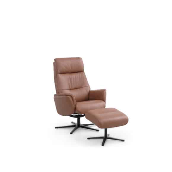 Malthe lænestol, m. fodskammel, vippefunktion, armlæn - cognac semianilin læder og sort metal